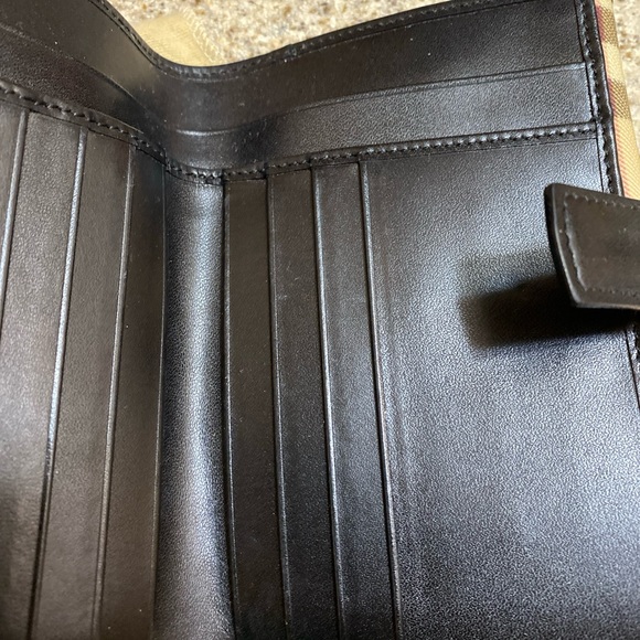 Authentic Burberry Wallet - Picture 10 of 16